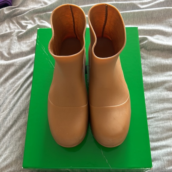 Bottega Puddle Boots - Picture 2 of 6